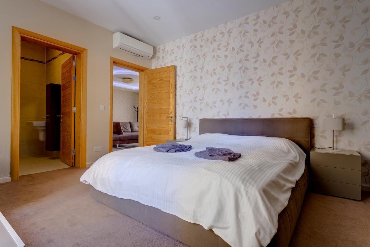 Luxury Apt W/ Side Seaviews And Pool, Top Location Sliema Exterior foto